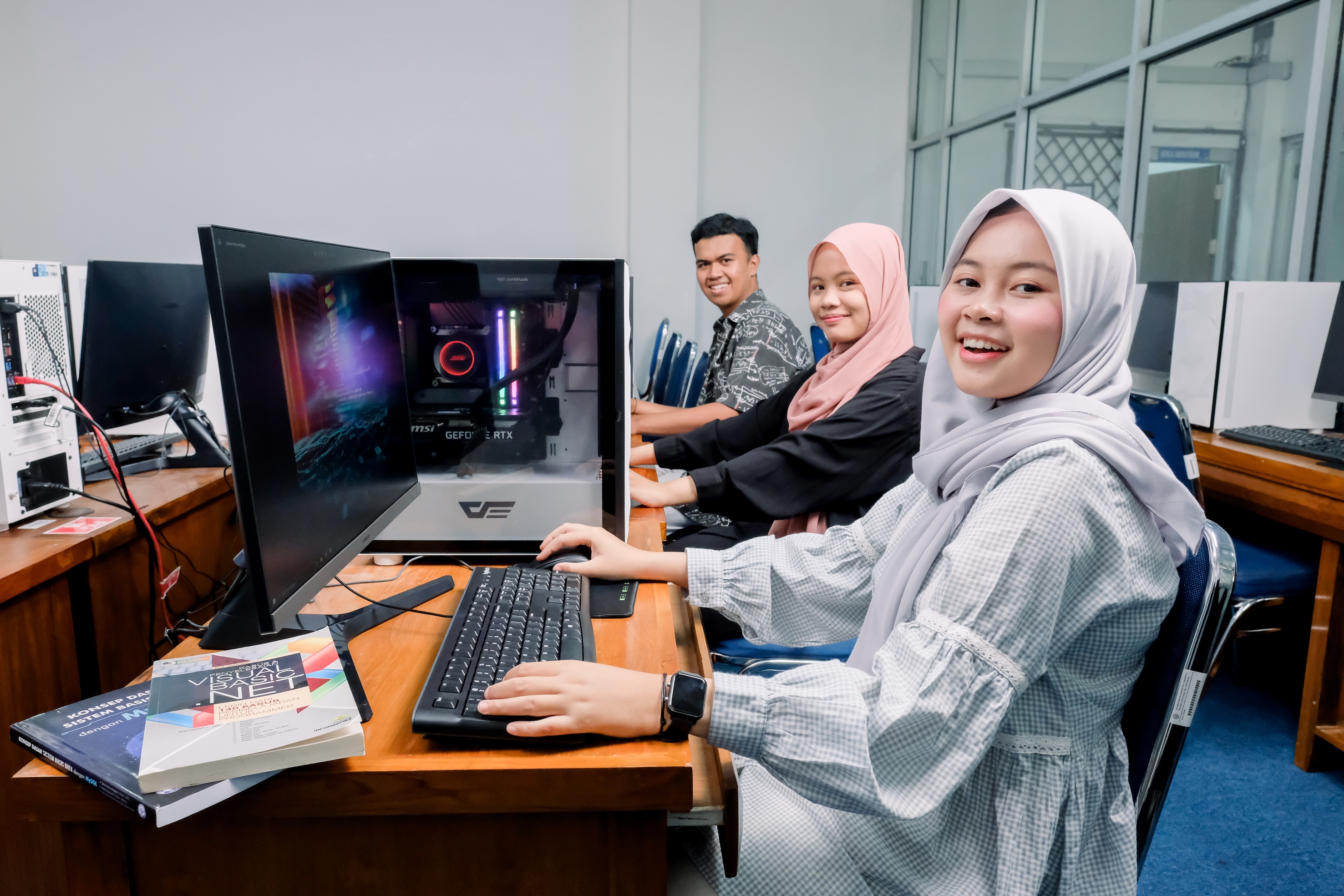 Mahasiswa Ujian Komputer